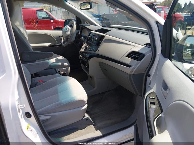 5TDKK3DC0ES414487 Toyota Sienna Le V6 8 Passenger