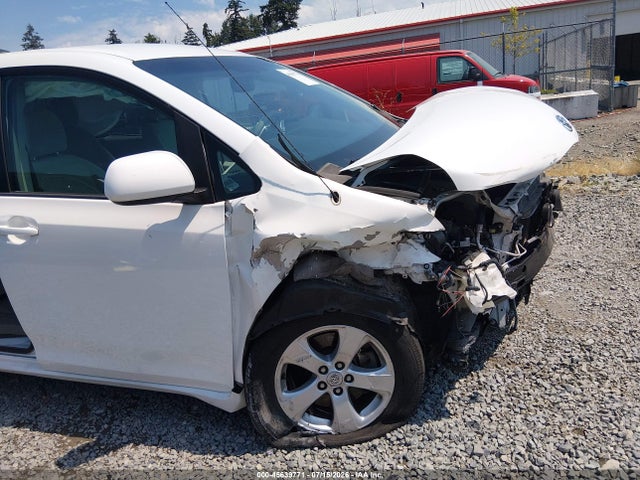 5TDKK3DC0ES414487 Toyota Sienna Le V6 8 Passenger