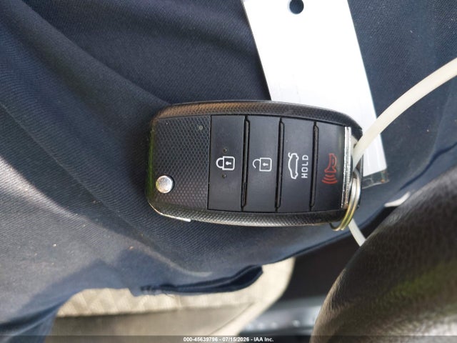 2020 Kia Rio S მანქანა იყიდება აუქციონზე, vin: 3KPA24AD7LE332147, აუქციონის ნომერი: 45639796