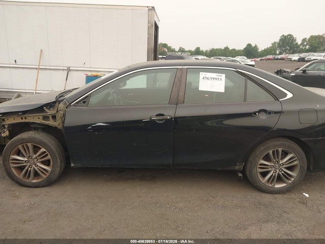45639953 :رقم المزاد ، 4T1BF1FK8GU234245 vin ، 2016 Toyota Camry Se مزاد بيع