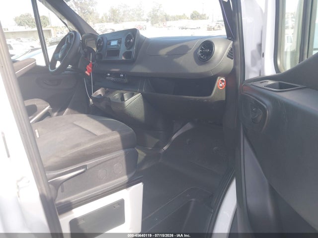 WD4PF0CD3KT003820 Mercedes-Benz Sprinter 2500 High Roof V6