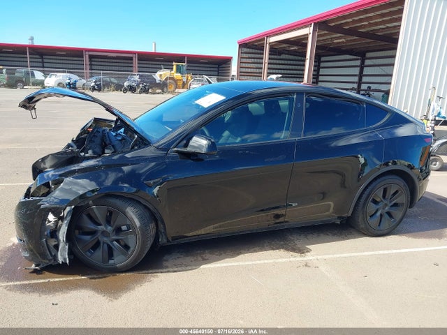 2024 Tesla Model Y Long Range Single Motor Rear-wheel Drive/rwd მანქანა იყიდება აუქციონზე, vin: 7SAYGDED4RA303184, აუქციონის ნომერი: 45640150