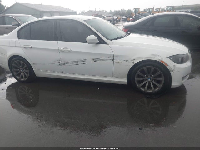 45640212 :رقم المزاد ، WBAPK5C55BA994393 vin ، 2011 Bmw 328i Xdrive مزاد بيع