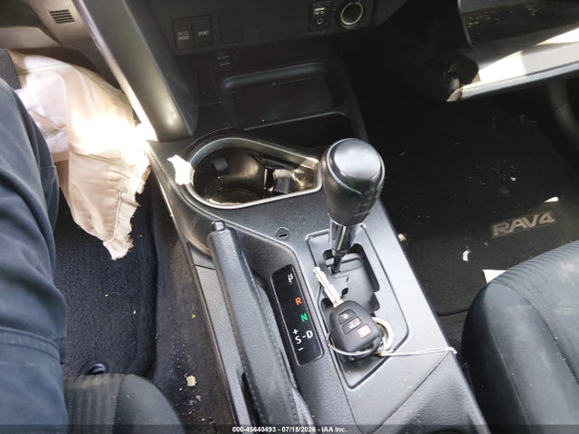 JTMZFREV7GJ066418 Toyota RAV4 LE