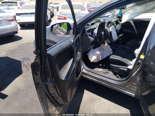 JTMZFREV7GJ066418 Toyota RAV4 LE