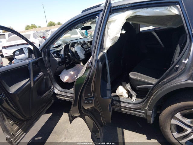 JTMZFREV7GJ066418 Toyota RAV4 LE