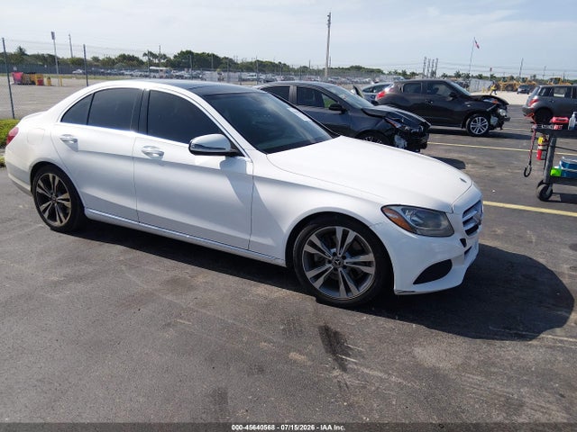 2018 Mercedes-benz C 300 მანქანა იყიდება აუქციონზე, vin: 55SWF4JB6JU240445, აუქციონის ნომერი: 45640568