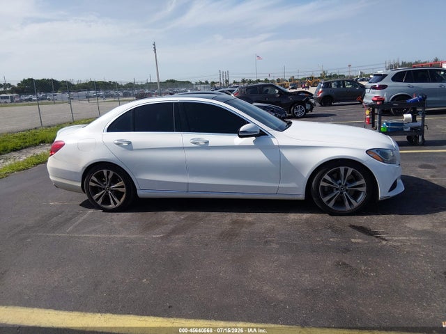 2018 Mercedes-benz C 300 მანქანა იყიდება აუქციონზე, vin: 55SWF4JB6JU240445, აუქციონის ნომერი: 45640568