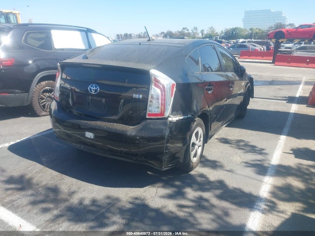 Toyota Prius Four 2014 JTDKN3DU5E1826871 Image 4