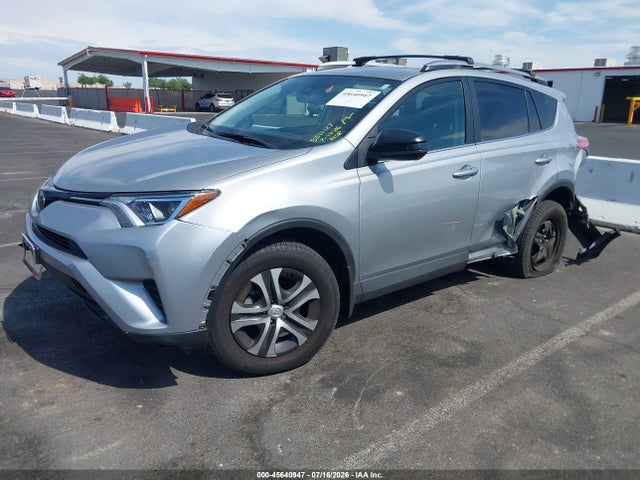 Toyota RAV4 LE 2018 2T3ZFREV2JW455363 Image 2