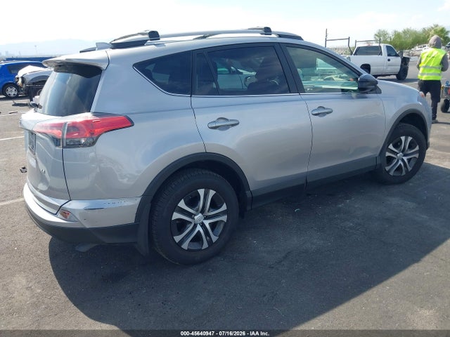 Toyota RAV4 LE 2018 2T3ZFREV2JW455363 Image 4