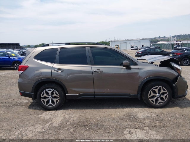 JF2SKAJC8LH597214 Subaru Forester Premium