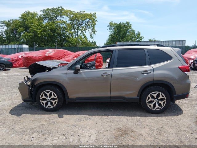 JF2SKAJC8LH597214 Subaru Forester Premium