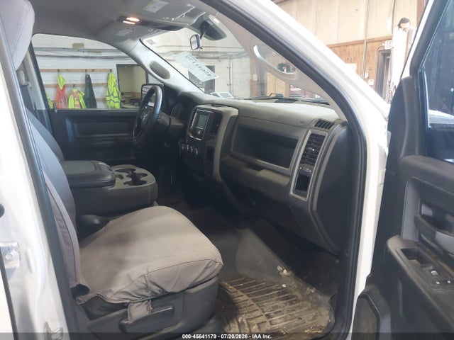 45641179 :رقم المزاد ، 1C6RR7FT7KS522131 vin ، 2019 Ram 1500 Classic Express  4x4 6'4 Box مزاد بيع