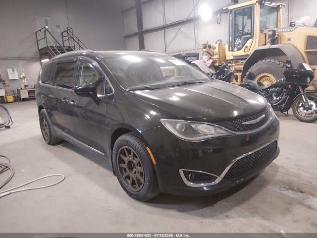 2017 Chrysler Pacifica Touring-l მანქანა იყიდება აუქციონზე, vin: 2C4RC1BG3HR554892, აუქციონის ნომერი: 45641423