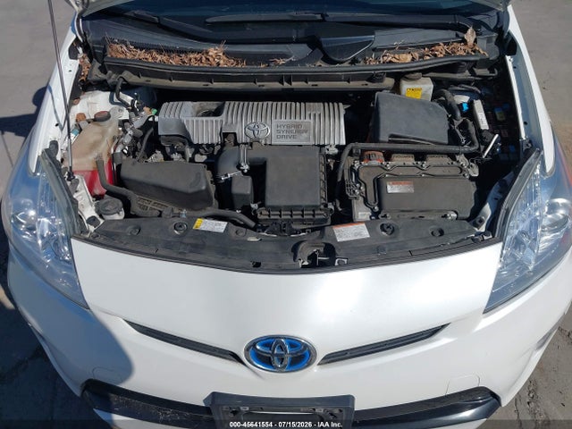 JTDKN3DU1F0470295 Toyota Prius Two
