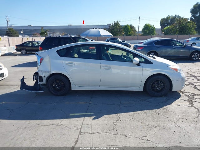 JTDKN3DU1F0470295 Toyota Prius Two