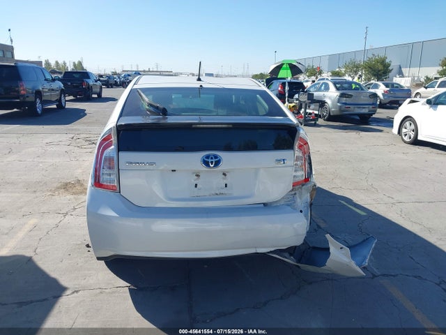 JTDKN3DU1F0470295 Toyota Prius Two