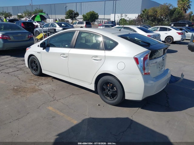 JTDKN3DU1F0470295 Toyota Prius Two