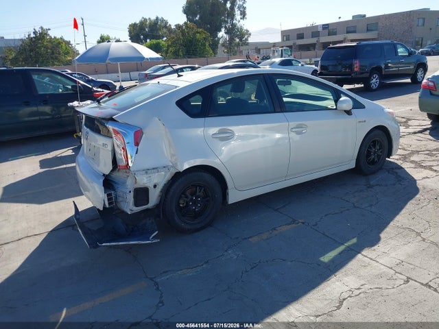 JTDKN3DU1F0470295 Toyota Prius Two