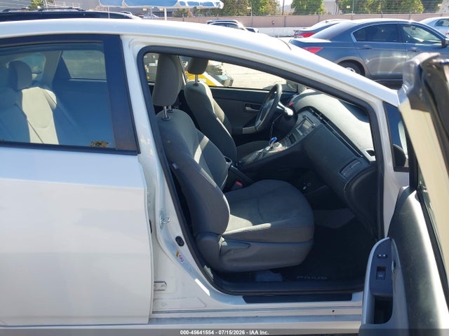 JTDKN3DU1F0470295 Toyota Prius Two