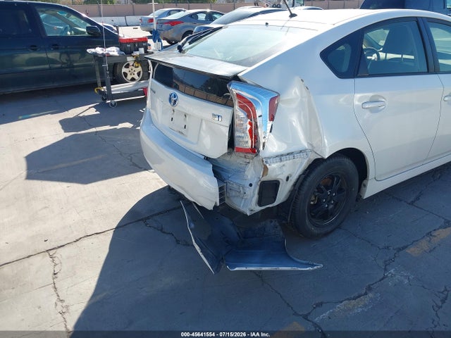 JTDKN3DU1F0470295 Toyota Prius Two
