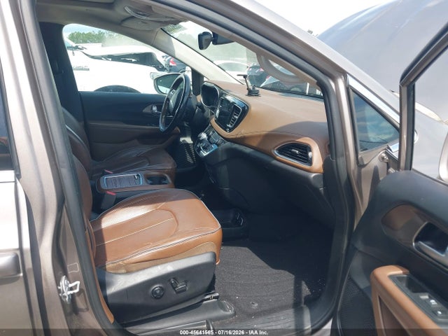 Chrysler Pacifica Limited 2017 2C4RC1GG8HR537076 Image 5