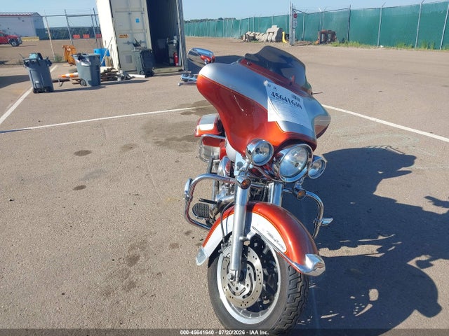 45641640 :رقم المزاد ، 1HD1FCW13YY640753 vin ، 2000 Harley-davidson Flhtcui مزاد بيع