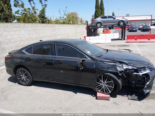 58ADA1C14RU043940 Lexus ES 300H