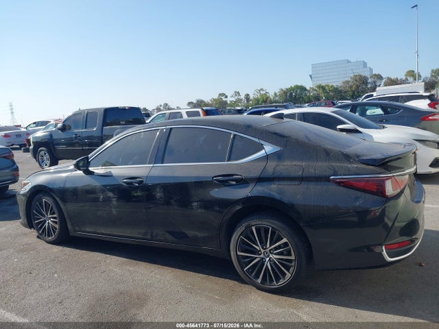 58ADA1C14RU043940 Lexus ES 300H