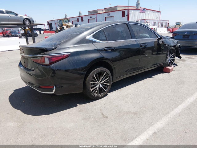 58ADA1C14RU043940 Lexus ES 300H