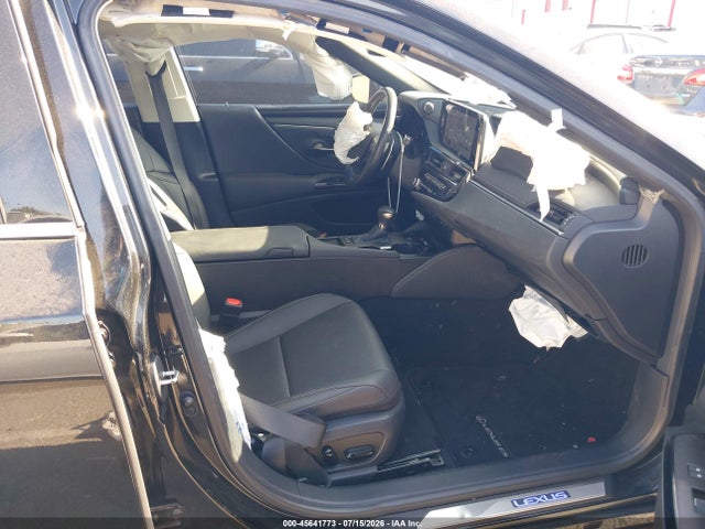 58ADA1C14RU043940 Lexus ES 300H