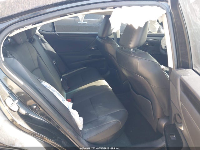 58ADA1C14RU043940 Lexus ES 300H