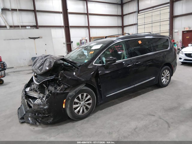 Chrysler Pacifica Touring L 2018 2C4RC1BG0JR352775 Image 2