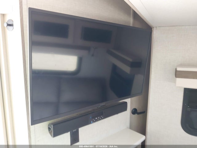 Продаж на аукціоні авто 2023 Forest River Rockwood Ultra Lite Travel Trailer, vin: 4X4TRLB22PZ184974, номер лоту: 45641891
