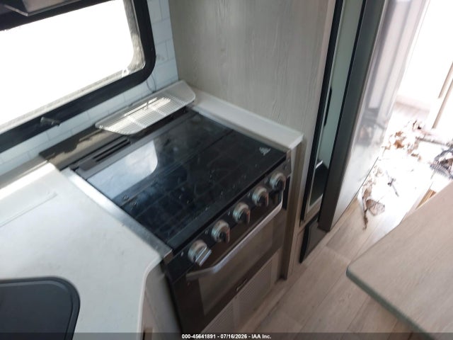 Продаж на аукціоні авто 2023 Forest River Rockwood Ultra Lite Travel Trailer, vin: 4X4TRLB22PZ184974, номер лоту: 45641891