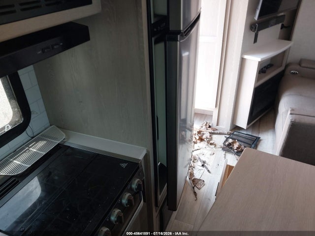 Продаж на аукціоні авто 2023 Forest River Rockwood Ultra Lite Travel Trailer, vin: 4X4TRLB22PZ184974, номер лоту: 45641891