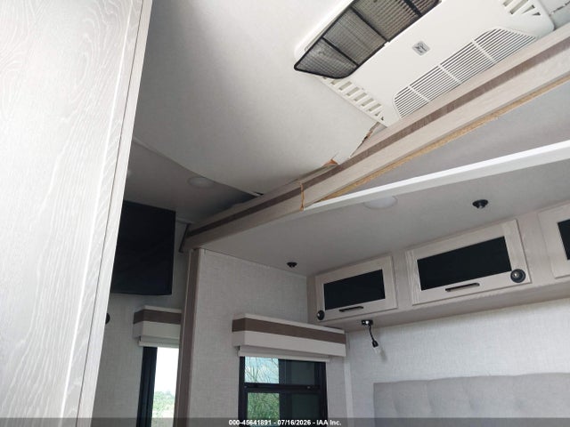 Продаж на аукціоні авто 2023 Forest River Rockwood Ultra Lite Travel Trailer, vin: 4X4TRLB22PZ184974, номер лоту: 45641891