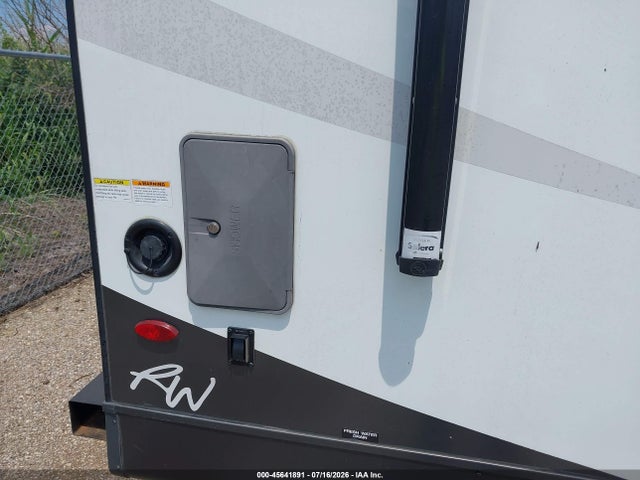 Продаж на аукціоні авто 2023 Forest River Rockwood Ultra Lite Travel Trailer, vin: 4X4TRLB22PZ184974, номер лоту: 45641891