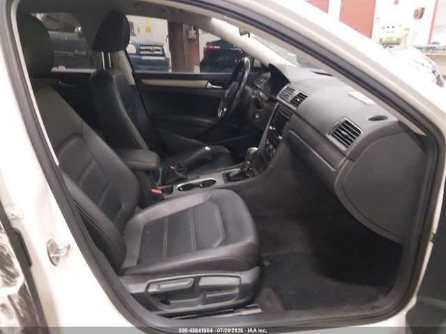 1VWBV7A35FC045466 Volkswagen Passat 2.0l Tdi Se