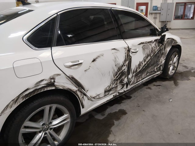 1VWBV7A35FC045466 Volkswagen Passat 2.0l Tdi Se