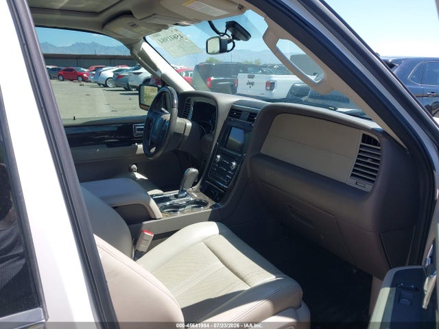 5LMJJ2HT3HEL08251 Lincoln Navigator Select