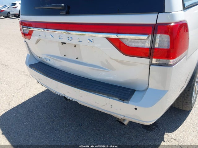 5LMJJ2HT3HEL08251 Lincoln Navigator Select