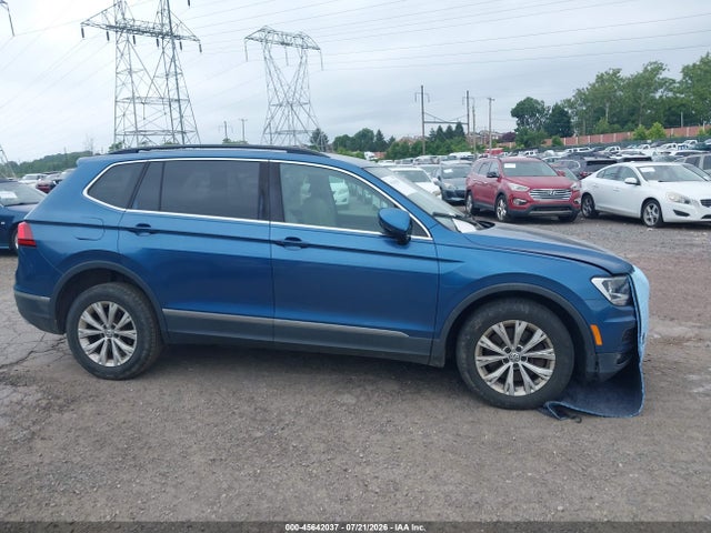2018 Volkswagen Tiguan 2.0t Se/2.0t Sel მანქანა იყიდება აუქციონზე, vin: 3VV2B7AX6JM037965, აუქციონის ნომერი: 45642037