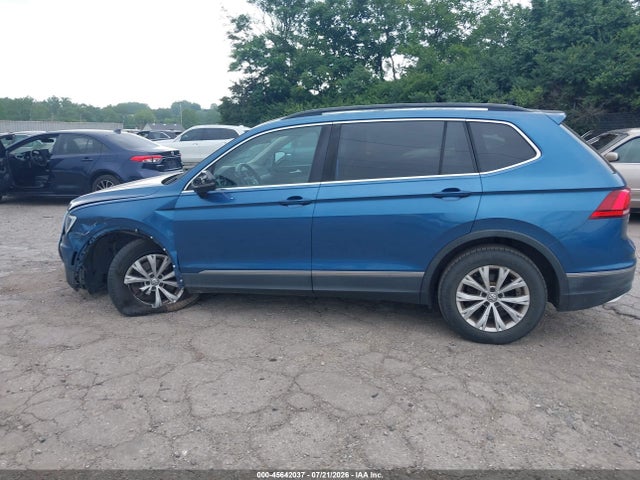2018 Volkswagen Tiguan 2.0t Se/2.0t Sel მანქანა იყიდება აუქციონზე, vin: 3VV2B7AX6JM037965, აუქციონის ნომერი: 45642037