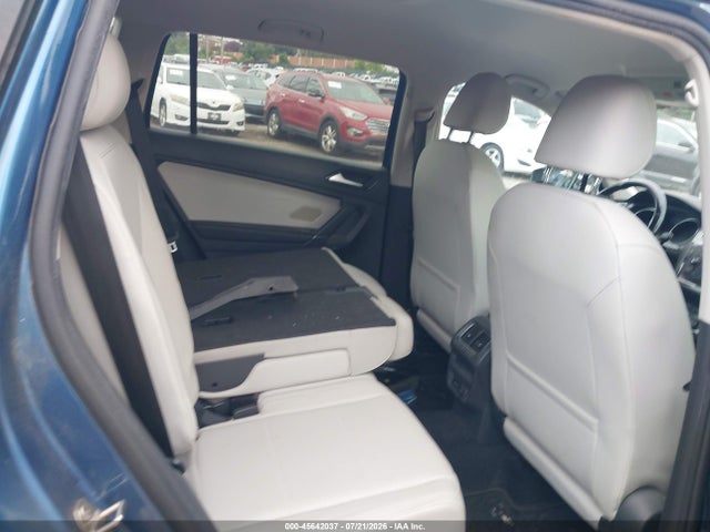 2018 Volkswagen Tiguan 2.0t Se/2.0t Sel მანქანა იყიდება აუქციონზე, vin: 3VV2B7AX6JM037965, აუქციონის ნომერი: 45642037