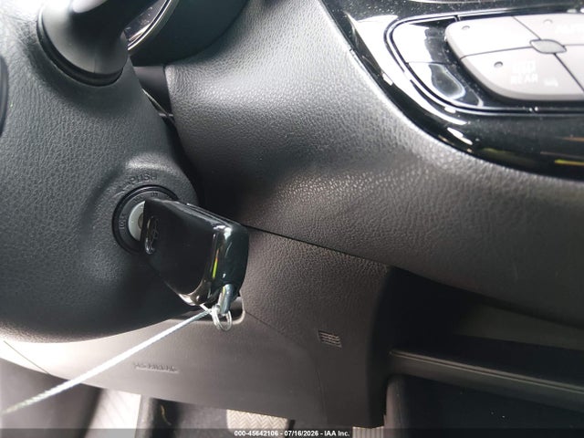 JTNKHMBX0K1060016 Toyota C-HR LE