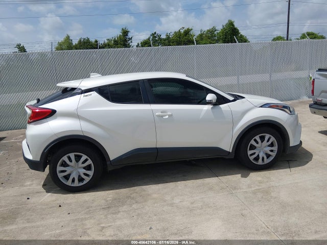 JTNKHMBX0K1060016 Toyota C-HR LE