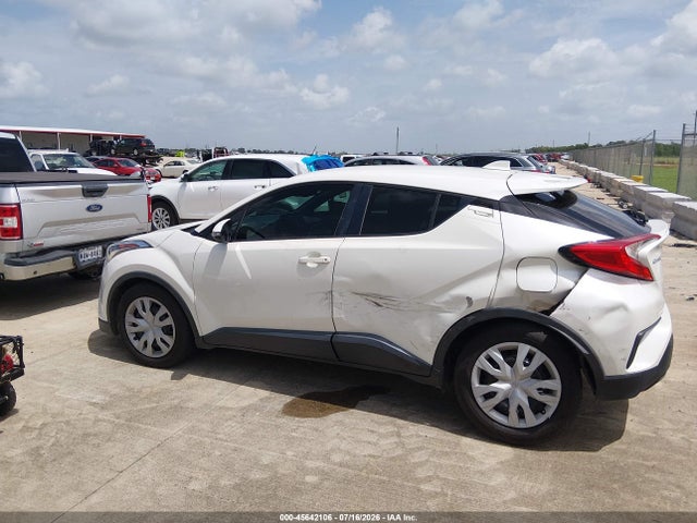 JTNKHMBX0K1060016 Toyota C-HR LE
