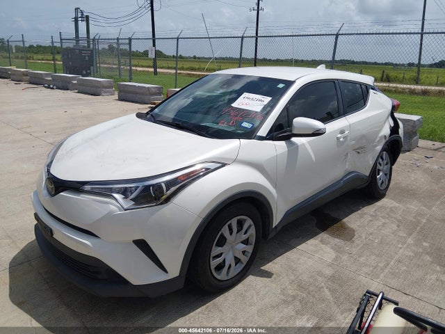 JTNKHMBX0K1060016 Toyota C-HR LE